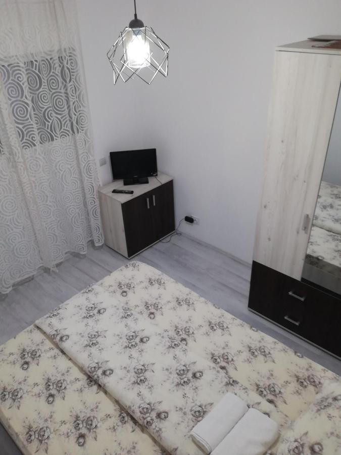 Apartament Brezoi Apartamento Exterior foto